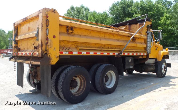 image for item K7639 2002 International F2554 dump truck