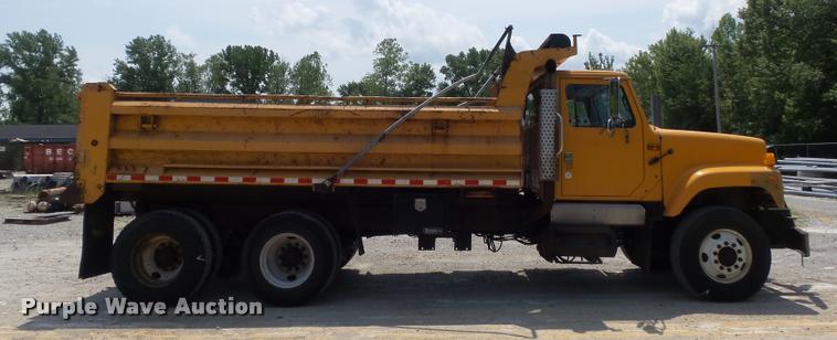 image for item K7639 2002 International F2554 dump truck