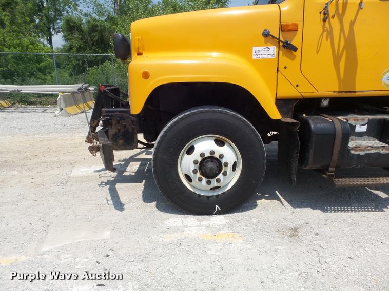 image for item K7639 2002 International F2554 dump truck