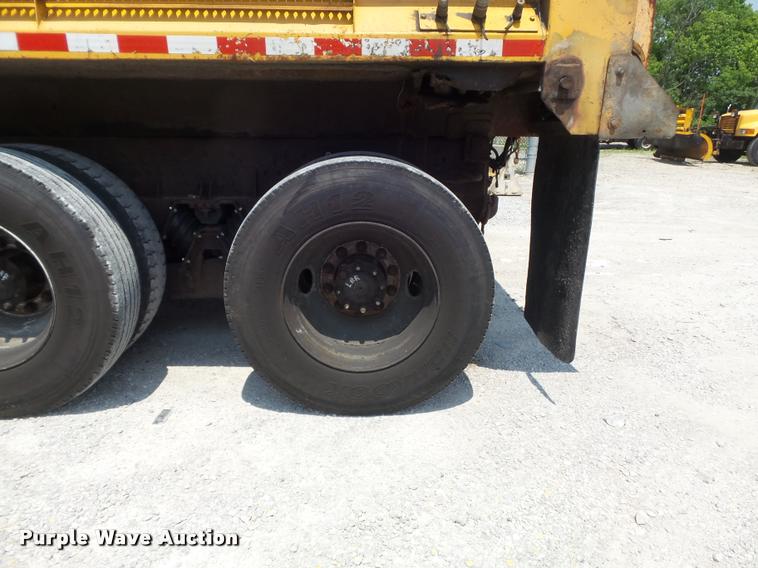 image for item K7639 2002 International F2554 dump truck