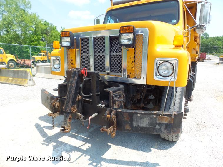 image for item K7639 2002 International F2554 dump truck