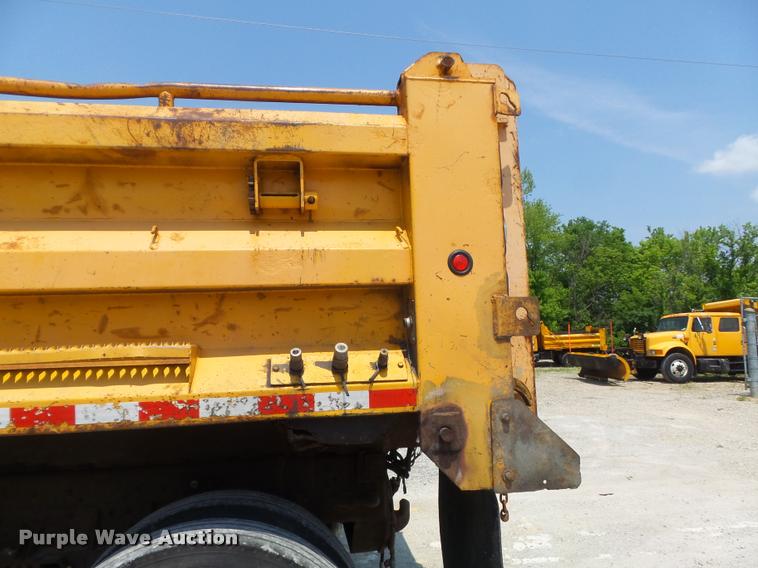 image for item K7639 2002 International F2554 dump truck