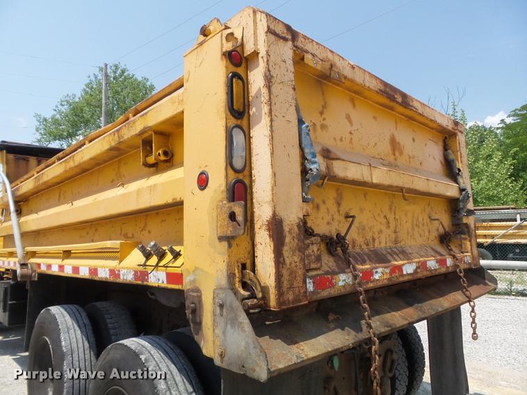 image for item K7639 2002 International F2554 dump truck