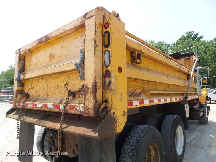 image for item K7639 2002 International F2554 dump truck