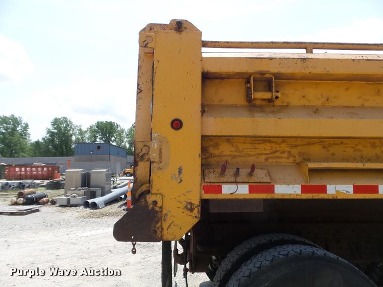 image for item K7639 2002 International F2554 dump truck
