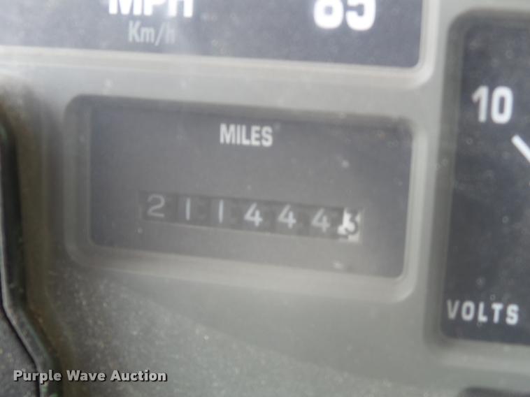 image for item K7639 2002 International F2554 dump truck