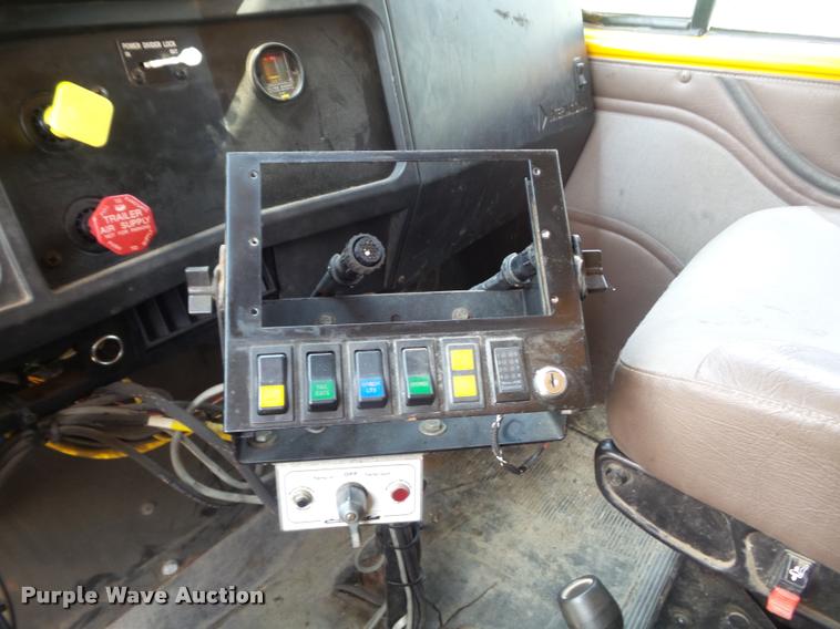 image for item K7639 2002 International F2554 dump truck