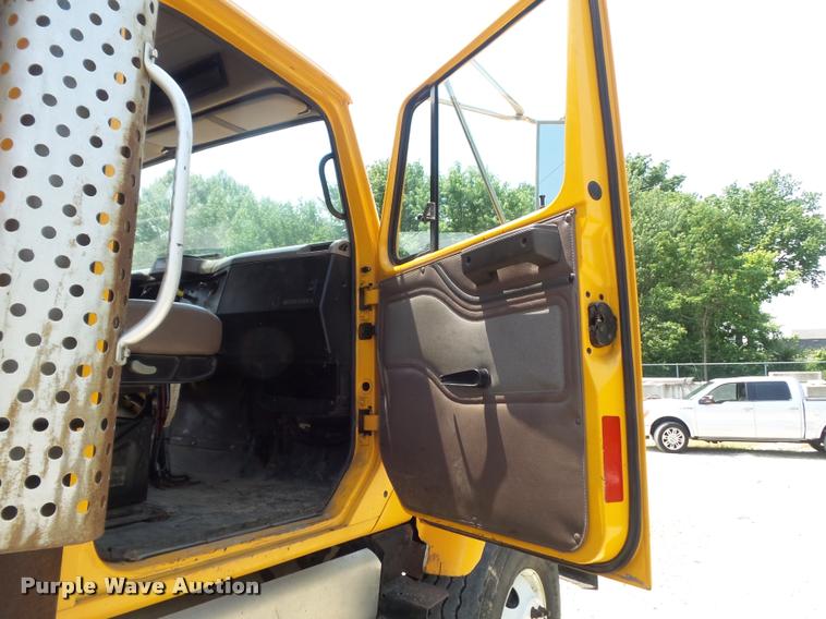 image for item K7639 2002 International F2554 dump truck