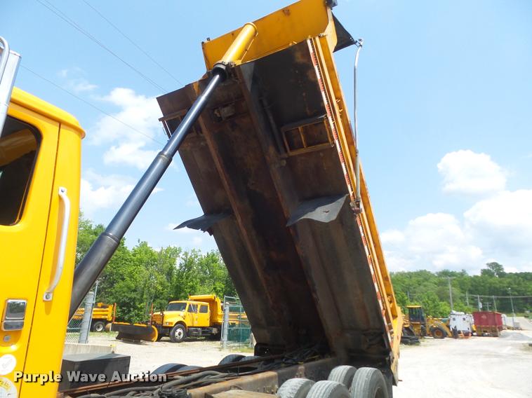 image for item K7639 2002 International F2554 dump truck