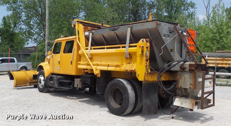 image for item K7640 2002 International 4900 Crew Cab dump truck