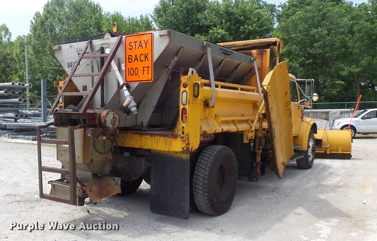 image for item K7640 2002 International 4900 Crew Cab dump truck