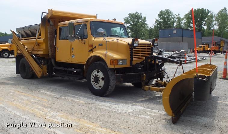 image for item K7640 2002 International 4900 Crew Cab dump truck