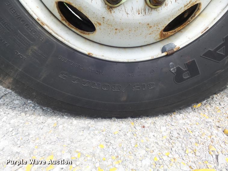 image for item K7640 2002 International 4900 Crew Cab dump truck