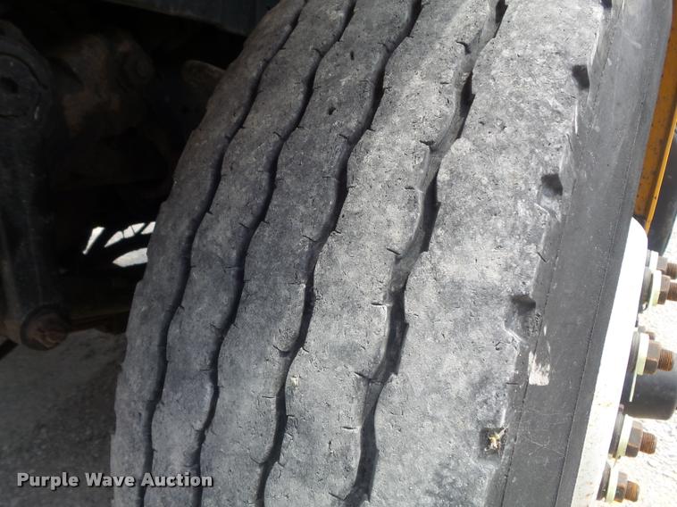 image for item K7640 2002 International 4900 Crew Cab dump truck