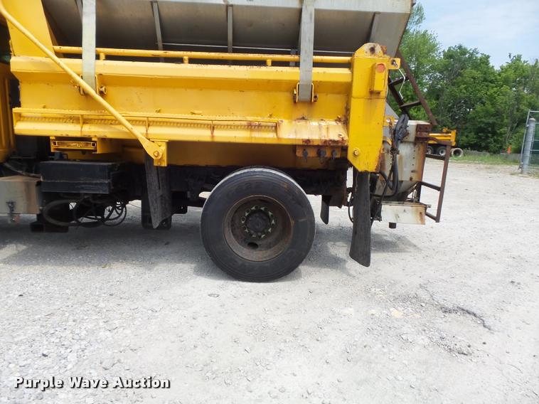 image for item K7640 2002 International 4900 Crew Cab dump truck