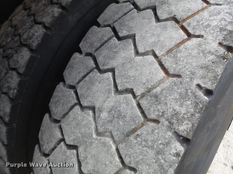 image for item K7640 2002 International 4900 Crew Cab dump truck