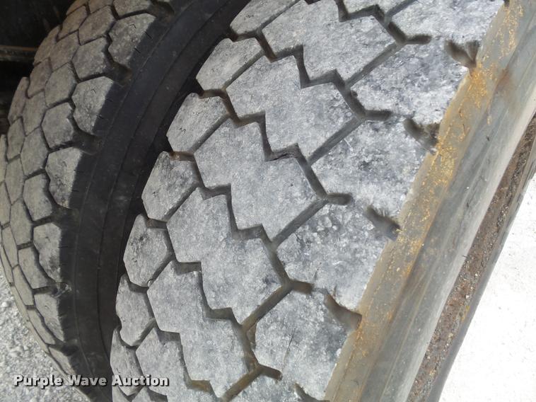 image for item K7640 2002 International 4900 Crew Cab dump truck