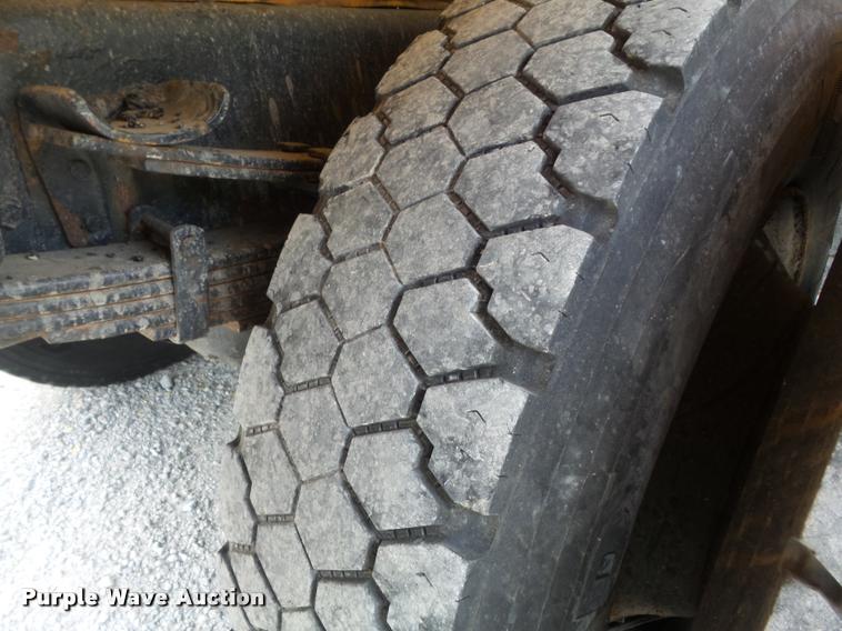 image for item K7640 2002 International 4900 Crew Cab dump truck