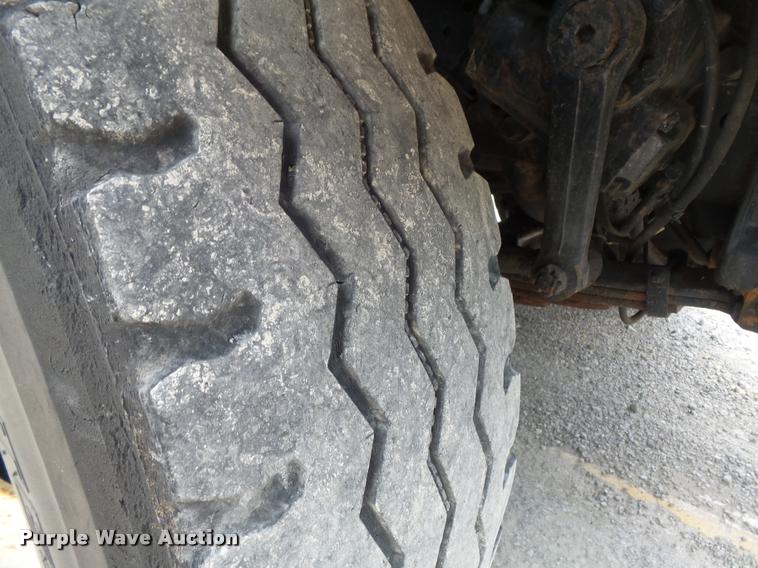 image for item K7640 2002 International 4900 Crew Cab dump truck