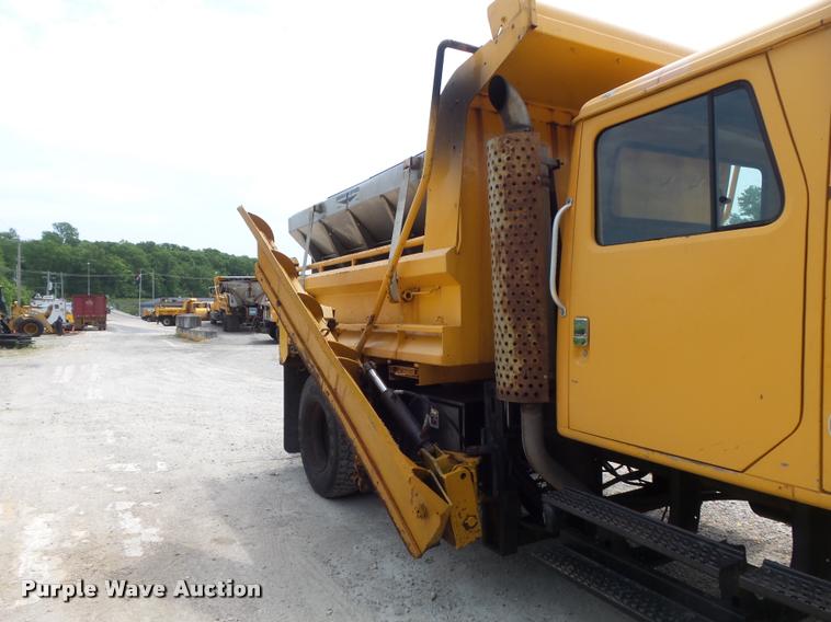 image for item K7640 2002 International 4900 Crew Cab dump truck