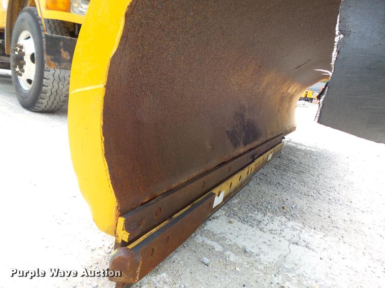 image for item K7640 2002 International 4900 Crew Cab dump truck