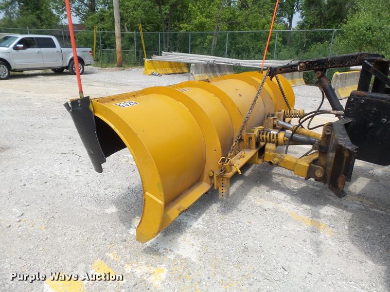 image for item K7640 2002 International 4900 Crew Cab dump truck