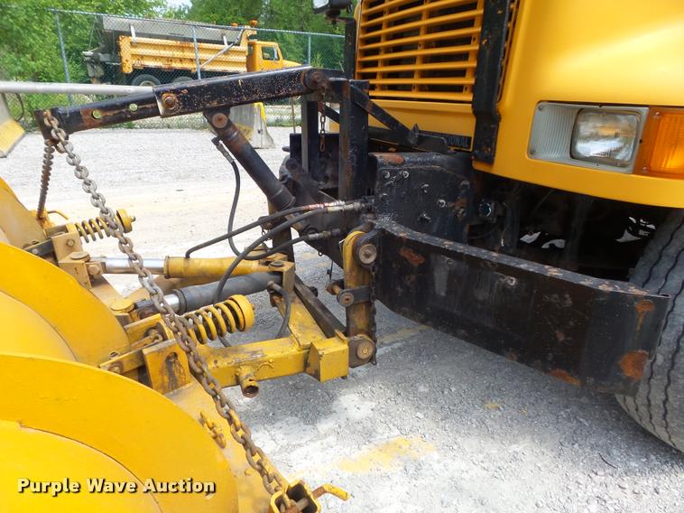 image for item K7640 2002 International 4900 Crew Cab dump truck