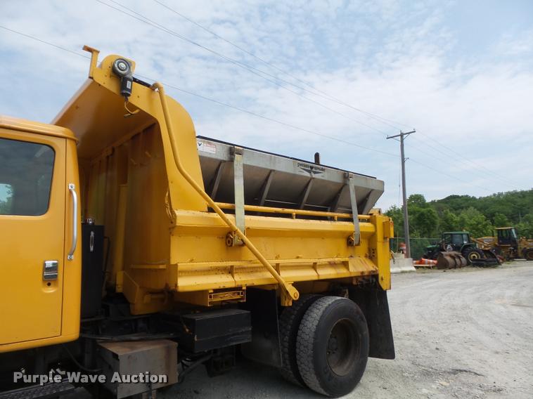 image for item K7640 2002 International 4900 Crew Cab dump truck