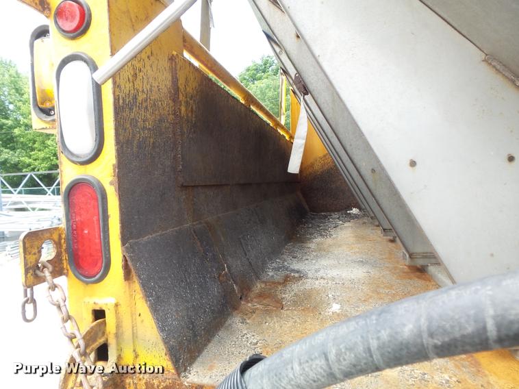 image for item K7640 2002 International 4900 Crew Cab dump truck