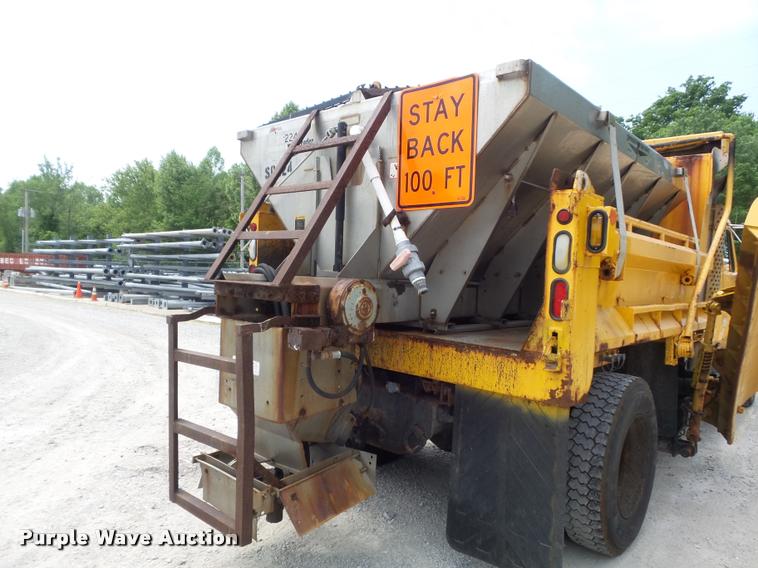 image for item K7640 2002 International 4900 Crew Cab dump truck