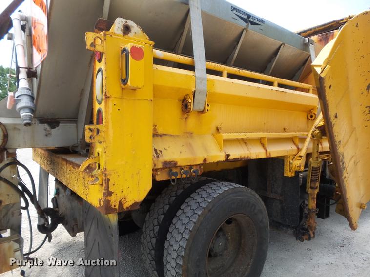 image for item K7640 2002 International 4900 Crew Cab dump truck