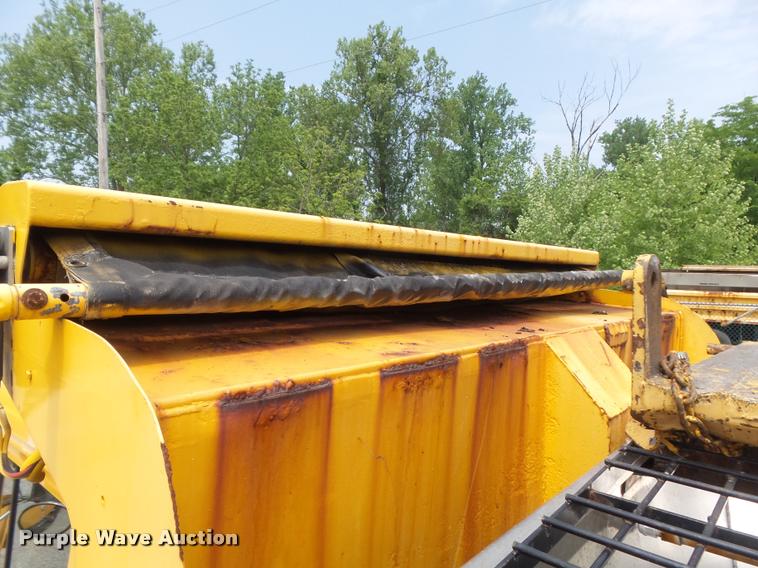 image for item K7640 2002 International 4900 Crew Cab dump truck