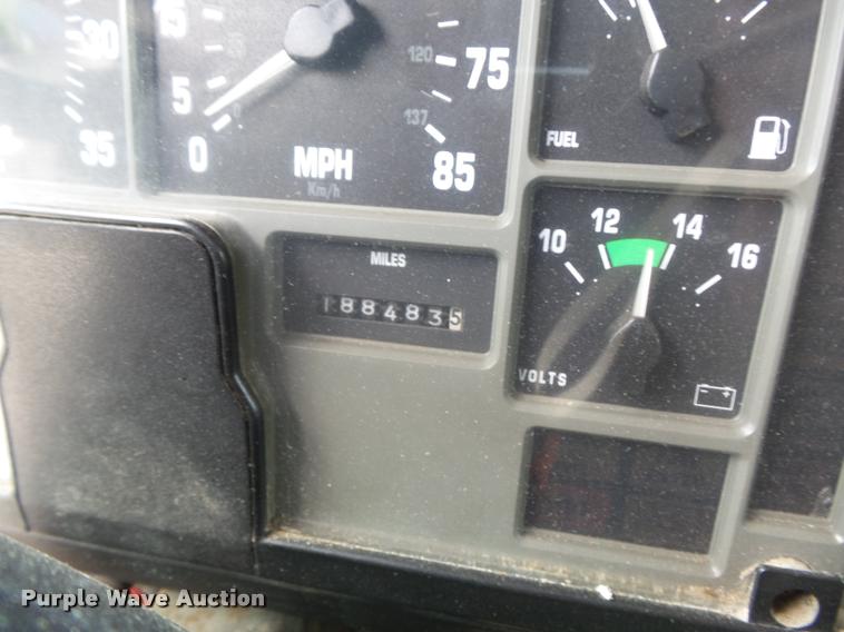 image for item K7640 2002 International 4900 Crew Cab dump truck