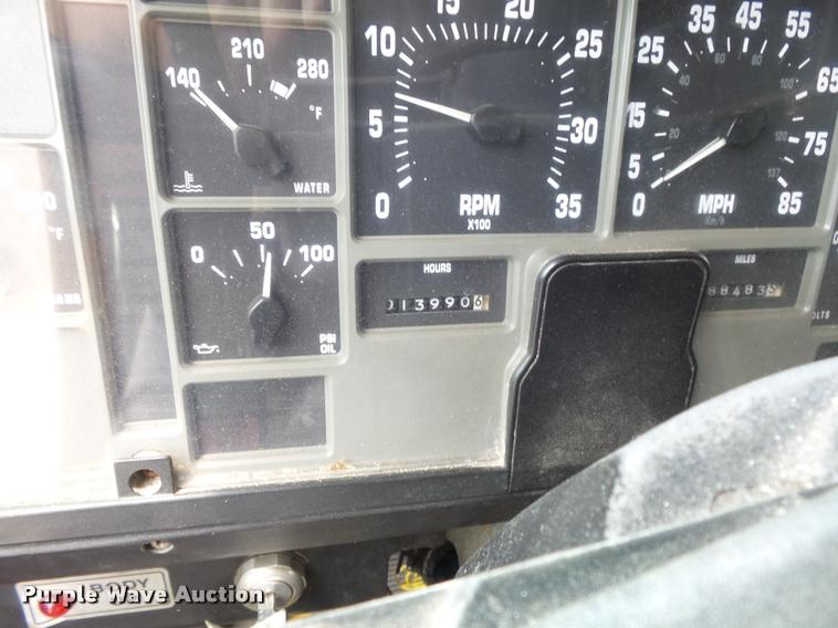 image for item K7640 2002 International 4900 Crew Cab dump truck