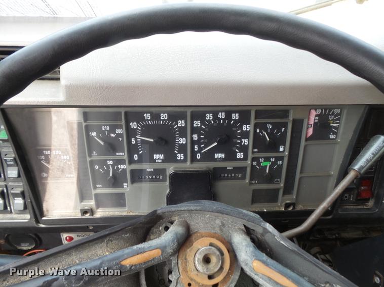 image for item K7640 2002 International 4900 Crew Cab dump truck