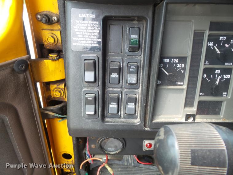 image for item K7640 2002 International 4900 Crew Cab dump truck