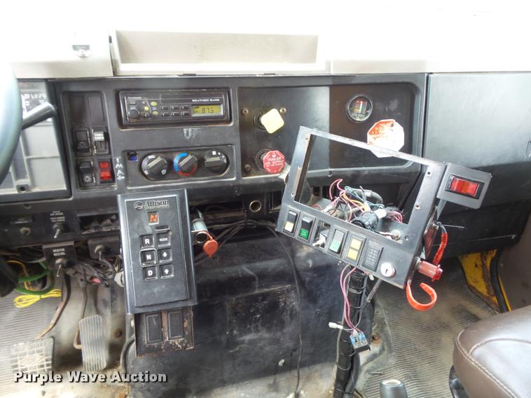 image for item K7640 2002 International 4900 Crew Cab dump truck