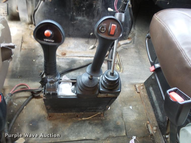 image for item K7640 2002 International 4900 Crew Cab dump truck