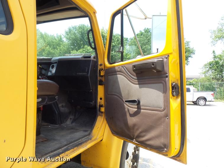 image for item K7640 2002 International 4900 Crew Cab dump truck