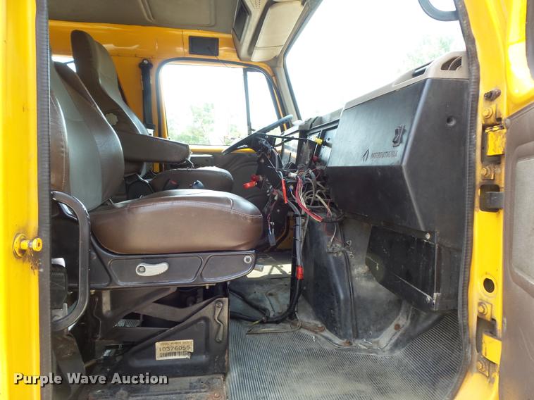 image for item K7640 2002 International 4900 Crew Cab dump truck