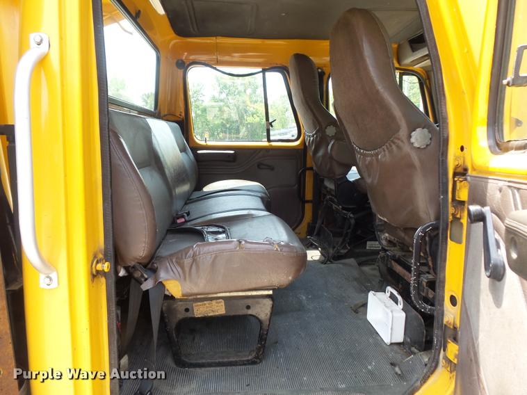 image for item K7640 2002 International 4900 Crew Cab dump truck