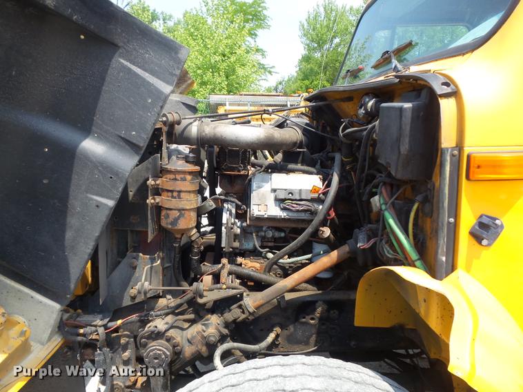 image for item K7640 2002 International 4900 Crew Cab dump truck