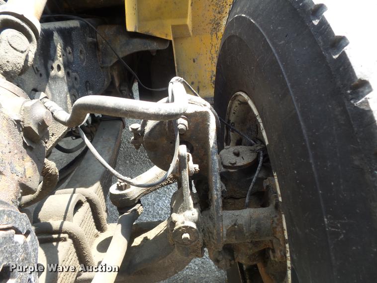 image for item K7640 2002 International 4900 Crew Cab dump truck