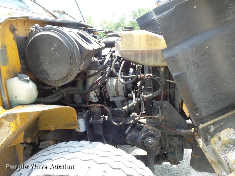 image for item K7640 2002 International 4900 Crew Cab dump truck
