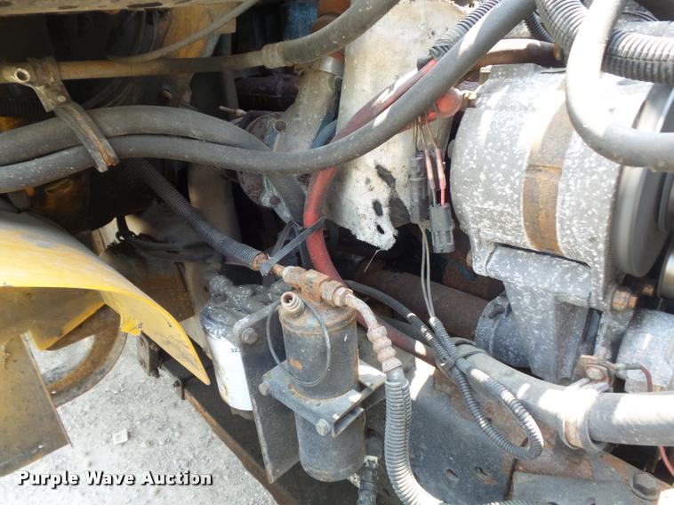 image for item K7640 2002 International 4900 Crew Cab dump truck