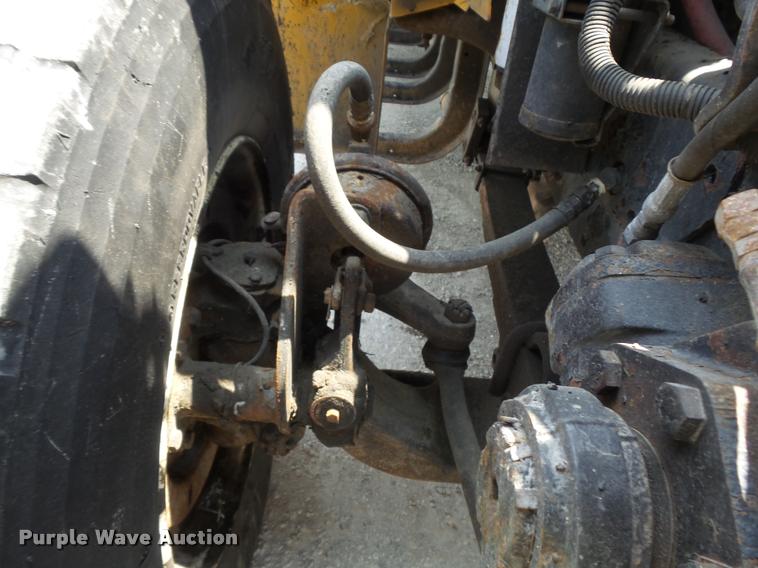 image for item K7640 2002 International 4900 Crew Cab dump truck