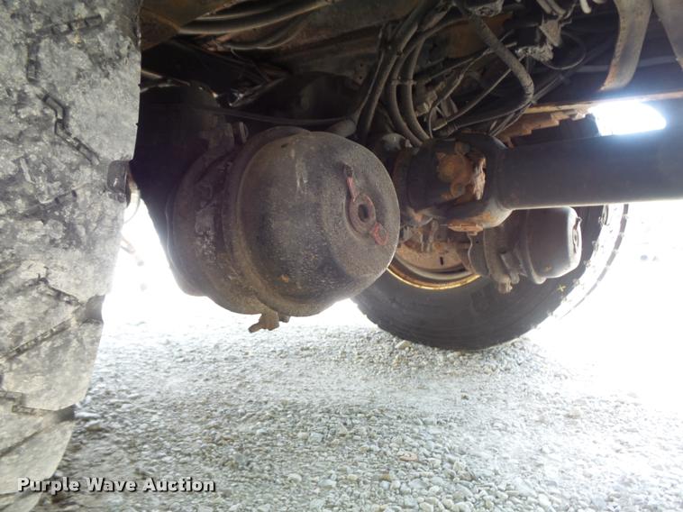 image for item K7640 2002 International 4900 Crew Cab dump truck