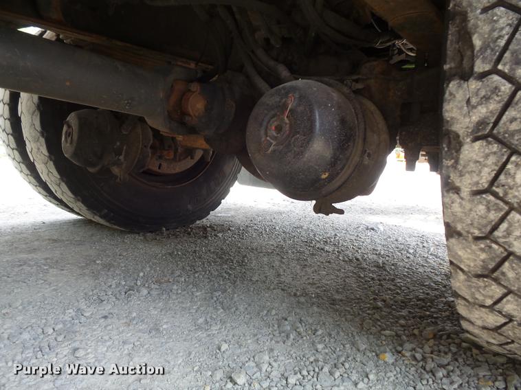 image for item K7640 2002 International 4900 Crew Cab dump truck