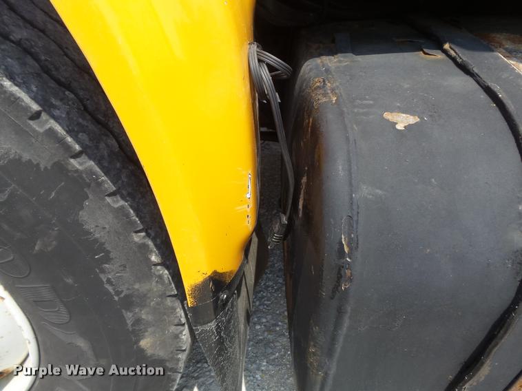 image for item K7640 2002 International 4900 Crew Cab dump truck