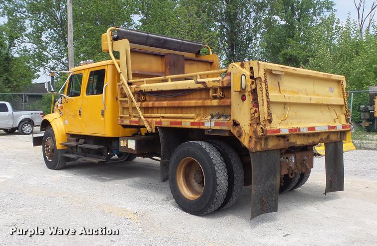 image for item K7641 2000 International 4900 Crew Cab dump truck